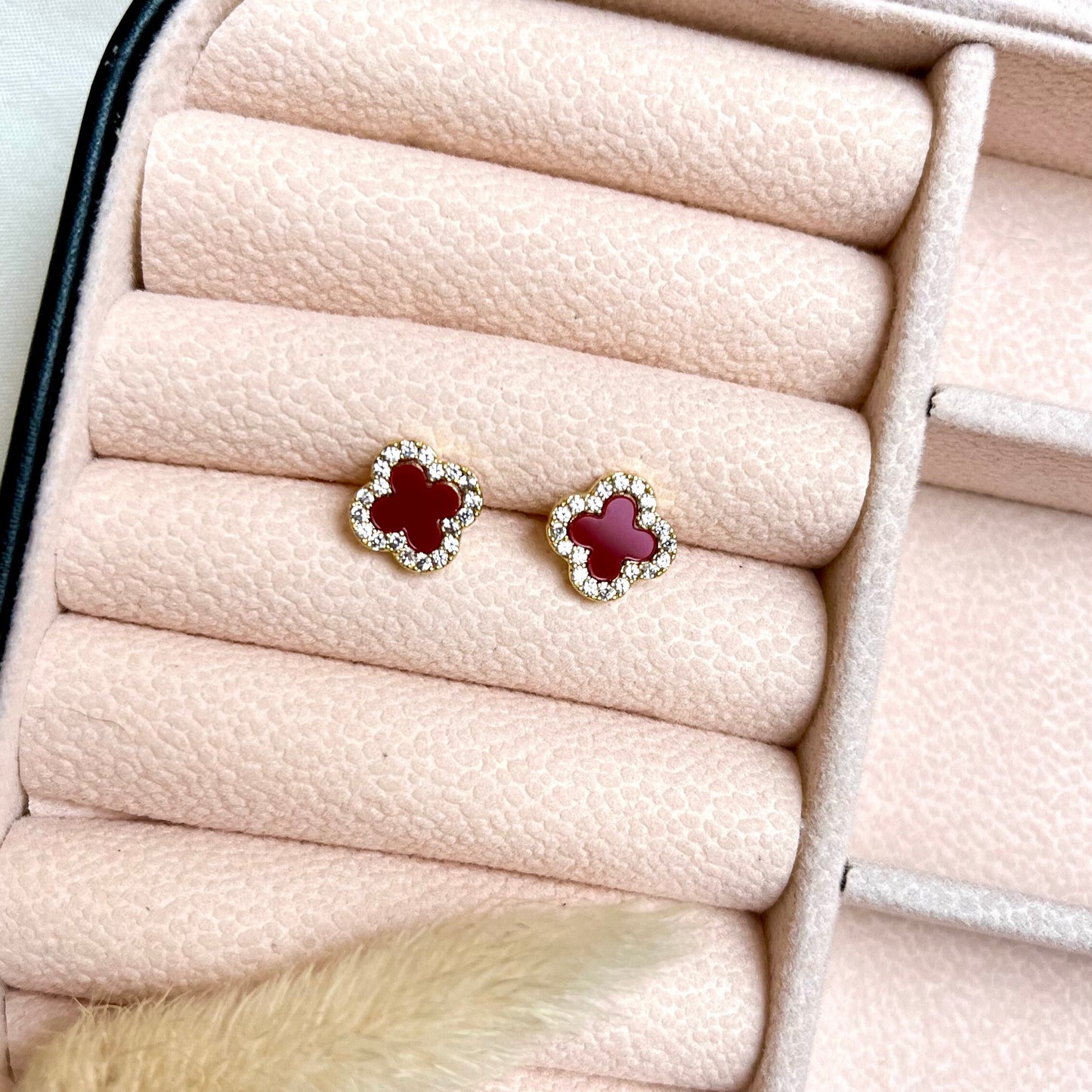 ARETES CLOVER RED WINE